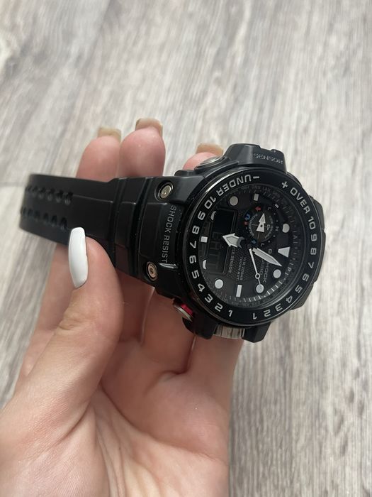 Чоловічий годинник Casio GWN-1000B, чорного кольору