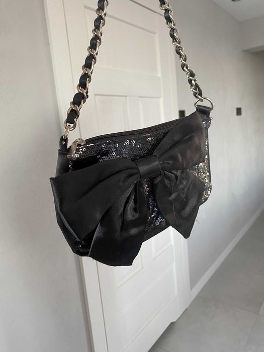 Czarna cekinowa mała torebka na łańcuszku cekiny impreza sylwester