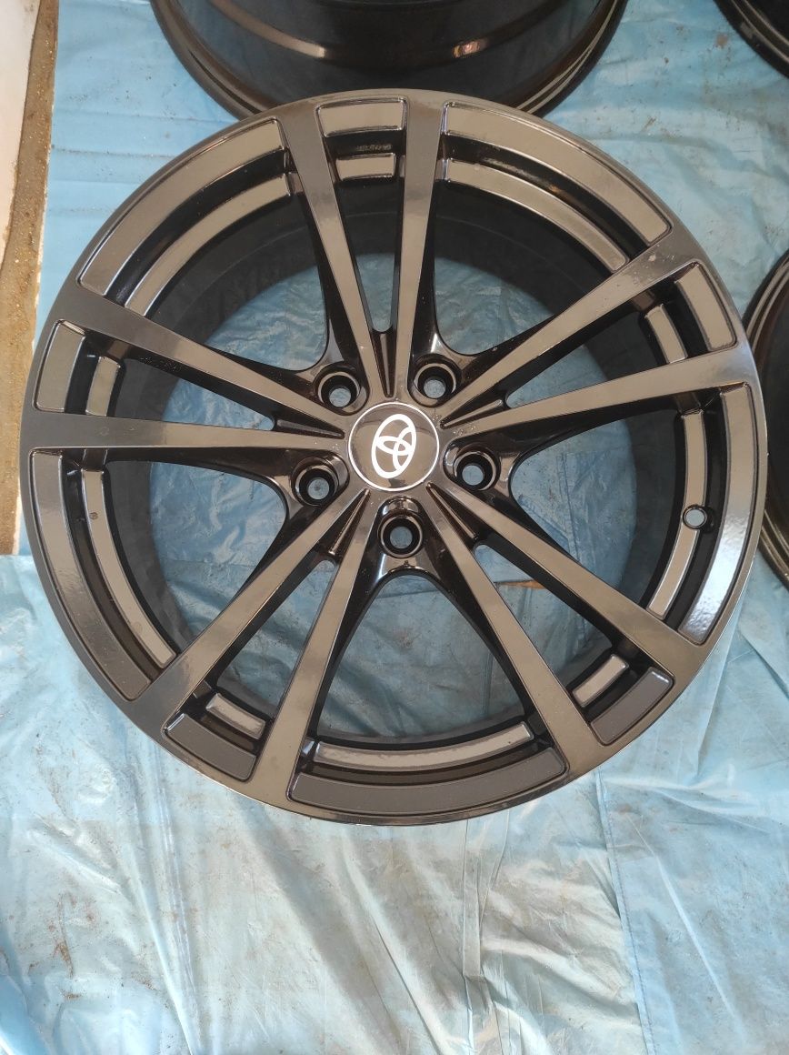 157 Felgi aluminiowe TOYOTA R 17 5x114,3 Bardzo Ładne CZARNE