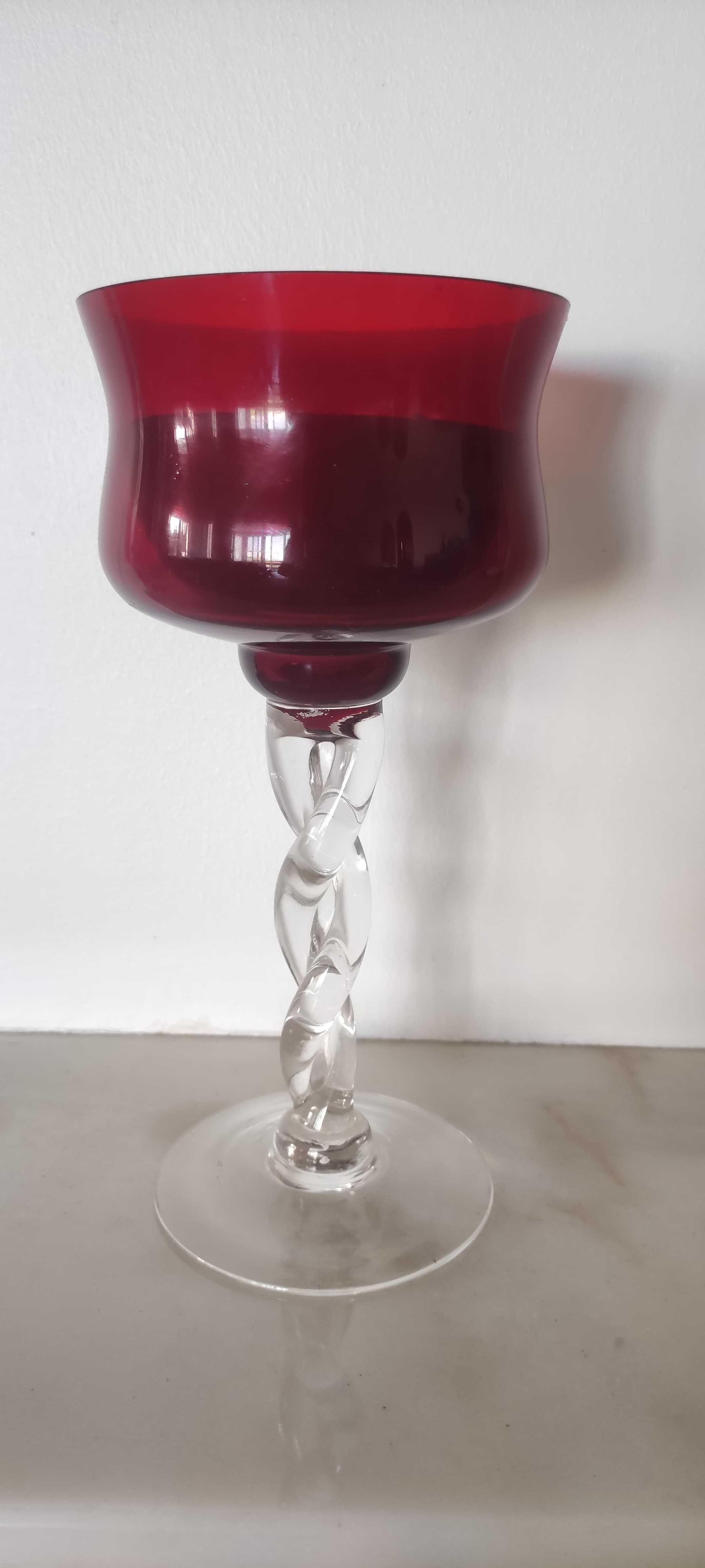 Peças de decoração, copos velas, artesanato.