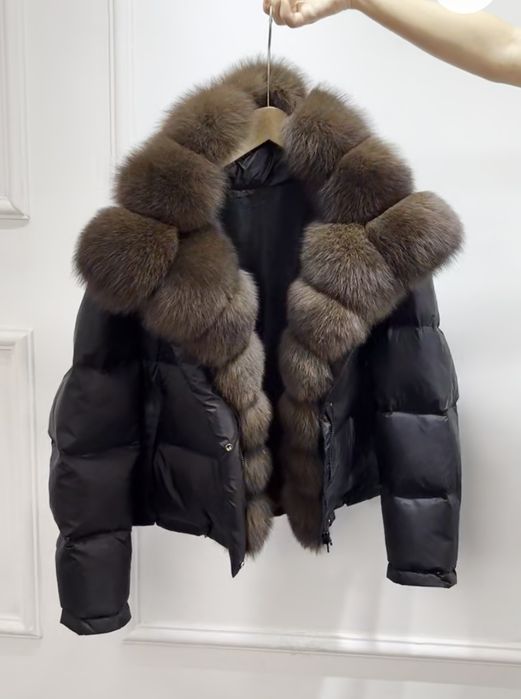 Пуховик с натуральным мехом.