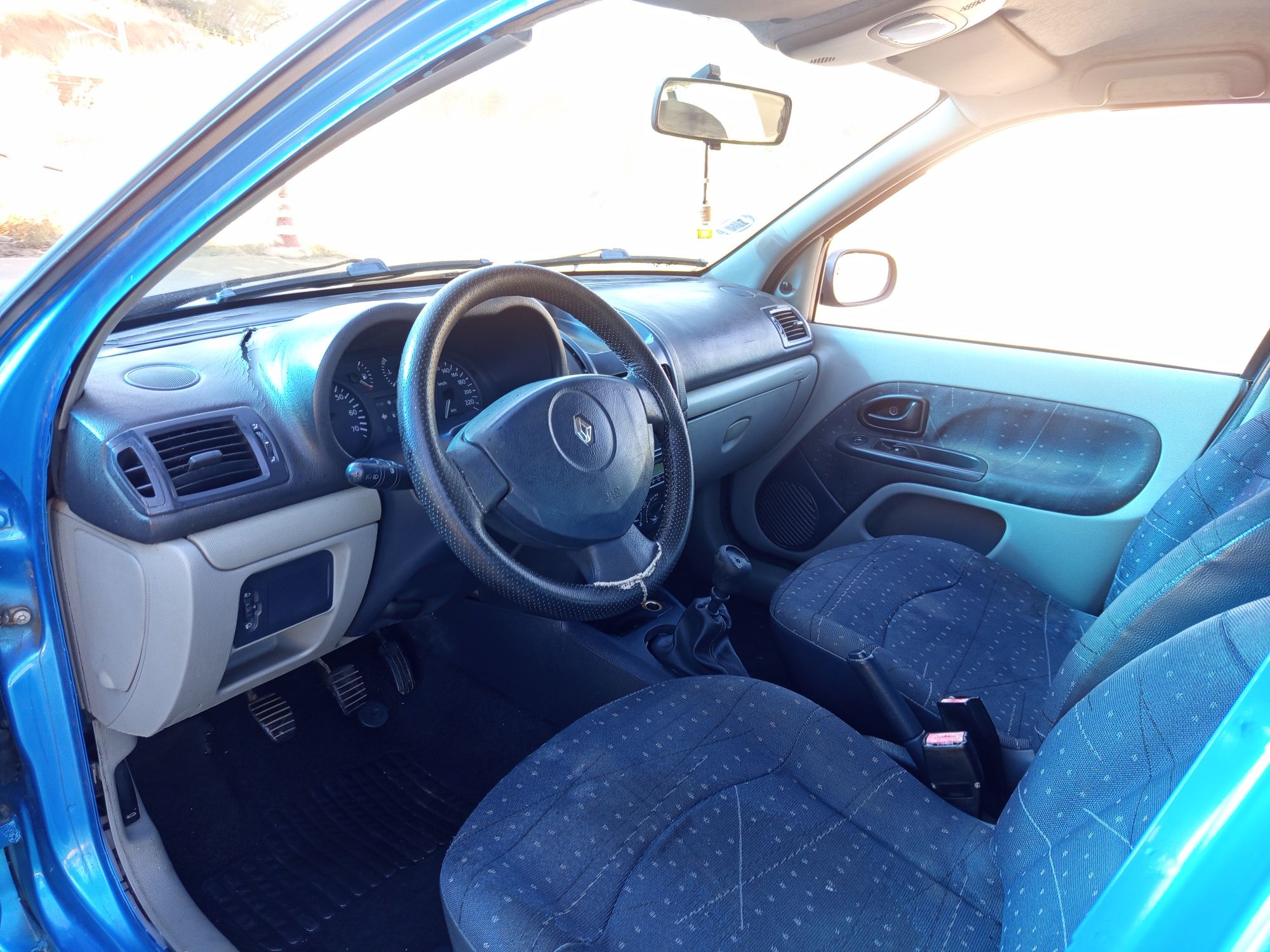 Oportunidade Renault Clio 1.2 16v gasolina em excelente estado