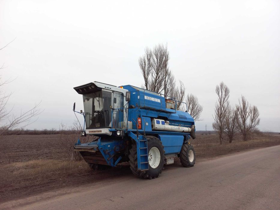 Комбайн Славутич КЗС 9