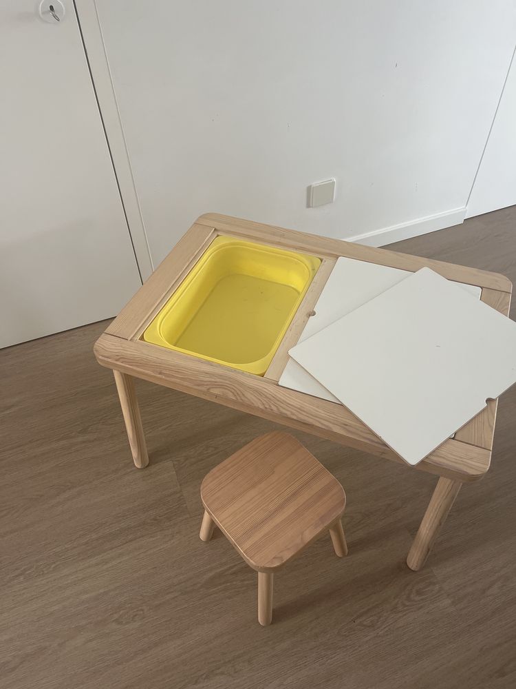 Mesa para crianças + 1 banco