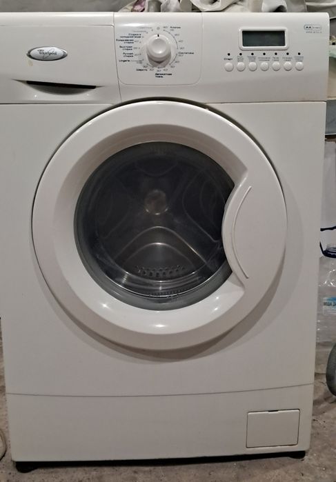Пральна машина whirlpool 5кг вузька.