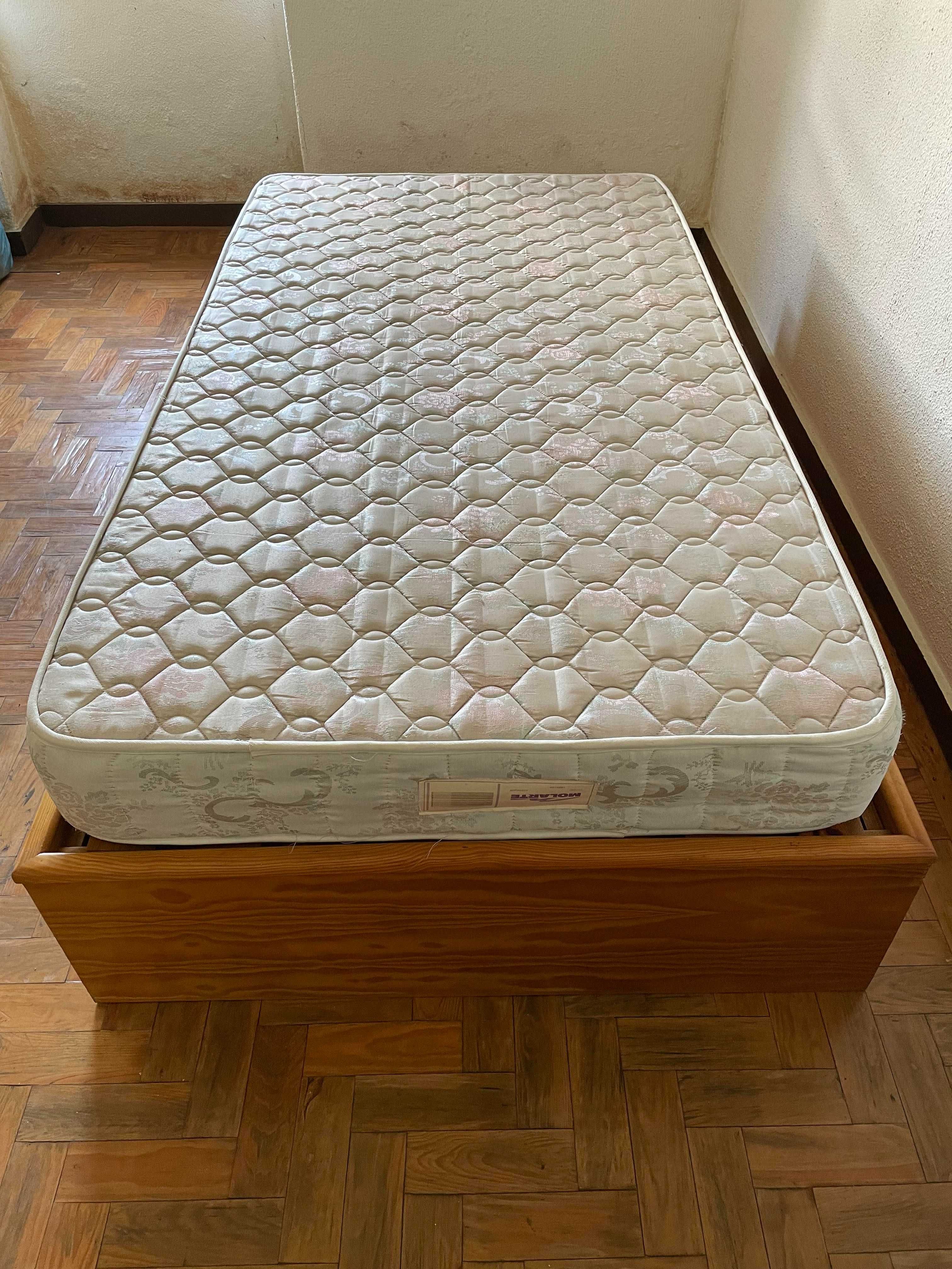 Cama individual em pinho com gavetão 100 x 190