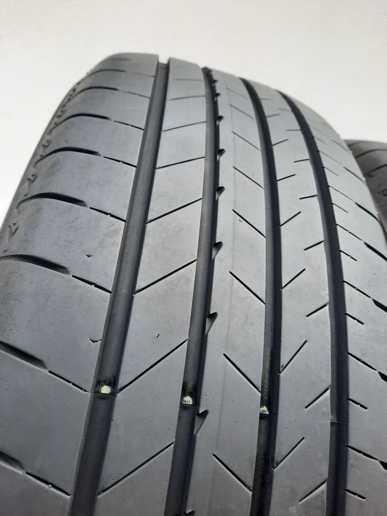 4 opony 225/60 R18 Bridgestone Alenza 001