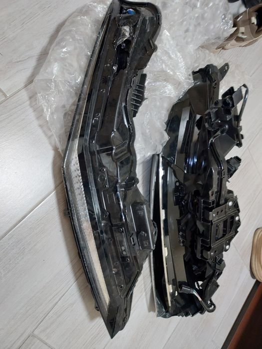 Nissan Ariya ліва фара на запчастини