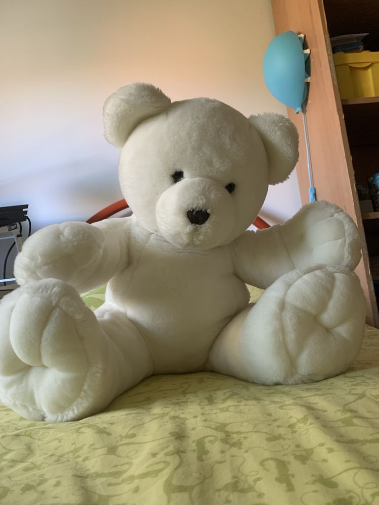 Urso branco de peluche