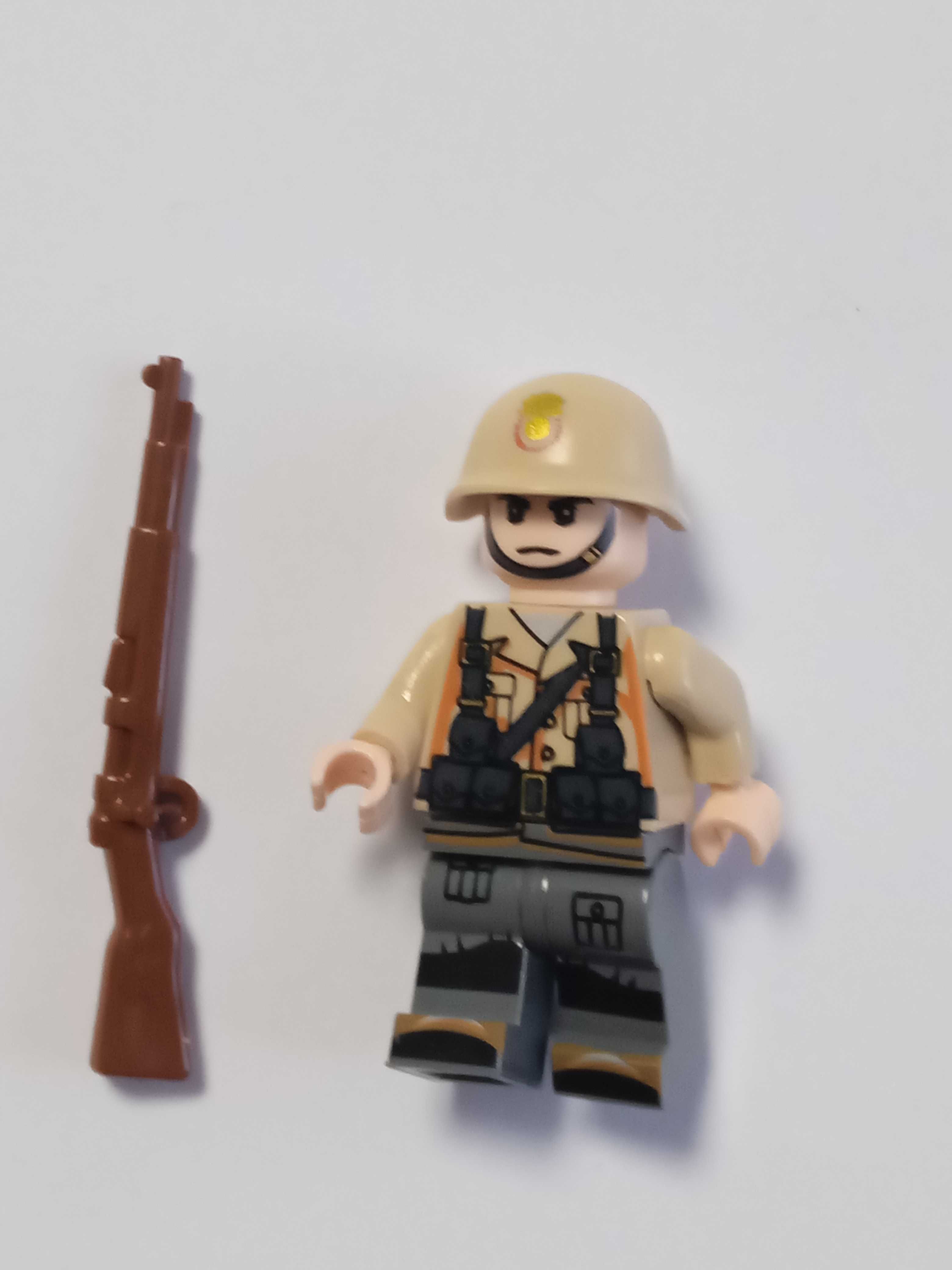 10 Figurek żołnierzy włoskich z bronią WW2 komp. z Lego, Cobi