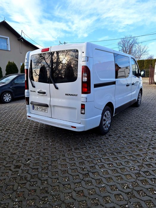 Renault trafic 3 brygadówka 6 osobowy