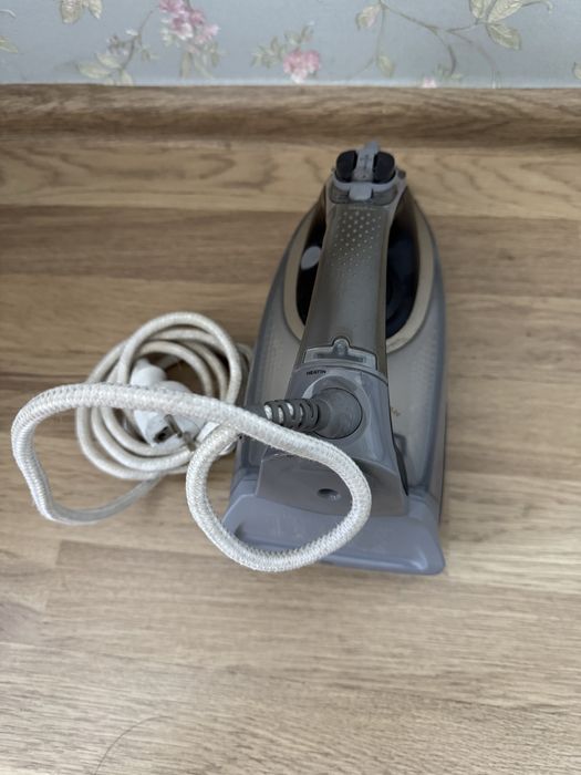Праска Утюг Philips Azur GC4870/02