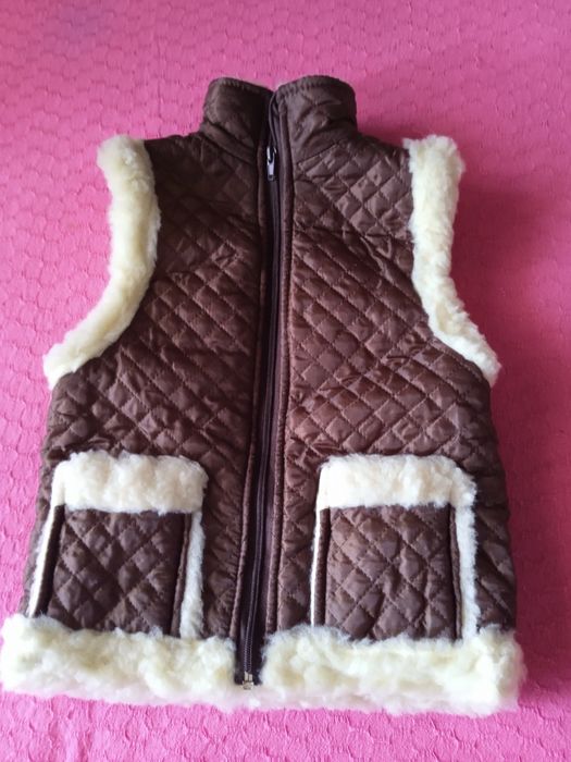 Жилетка дитяча вовняна,дуже тепла. На зріст 92-98! НОВА!