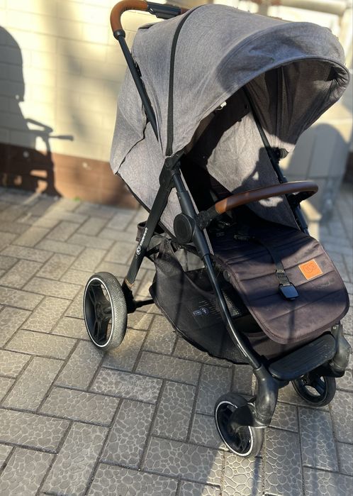 Прогулочная детская коляска