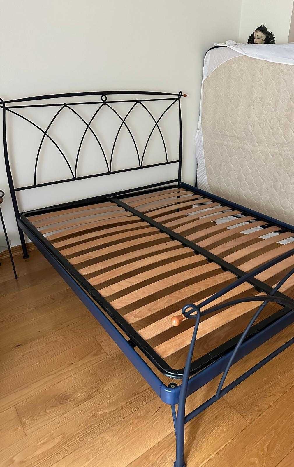 Cama de Casal em Ferro