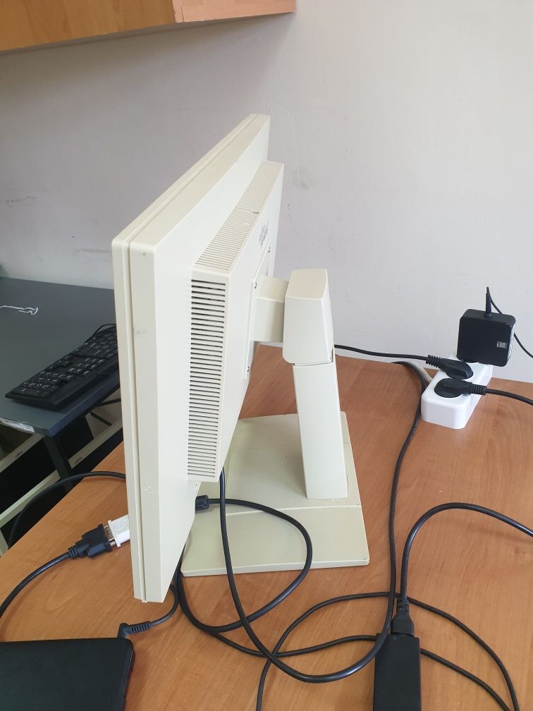 Монитор 22" Fujitsu 22w-3a FHD