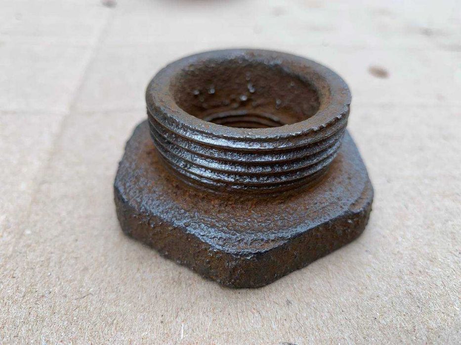 Футорка в чугунную батарею