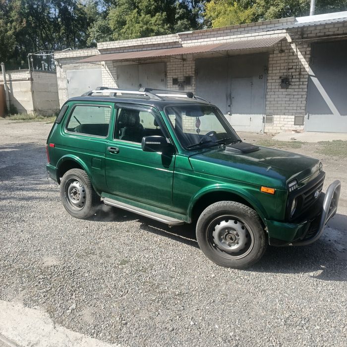 Автомобиль Нива 21214