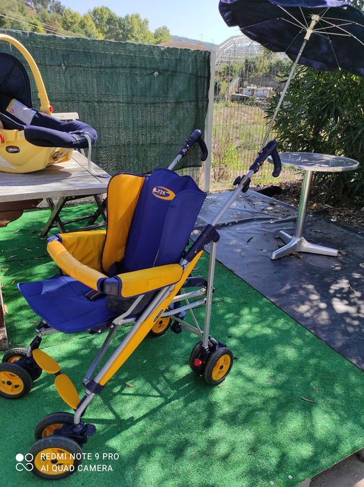 Carrinho e Maxi Cody de bebê em bom estado Chico