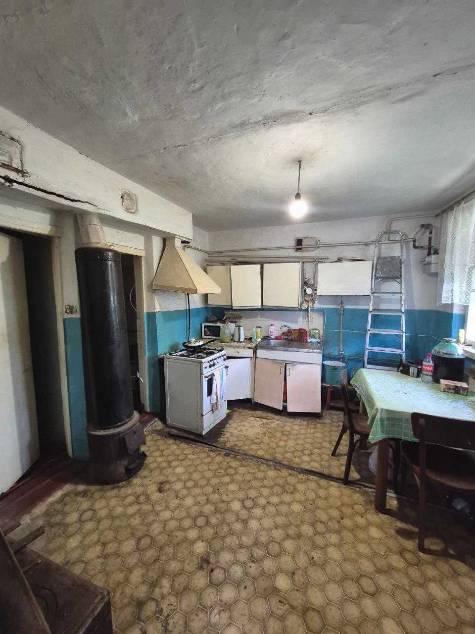 продаж окремого цегляного будинку