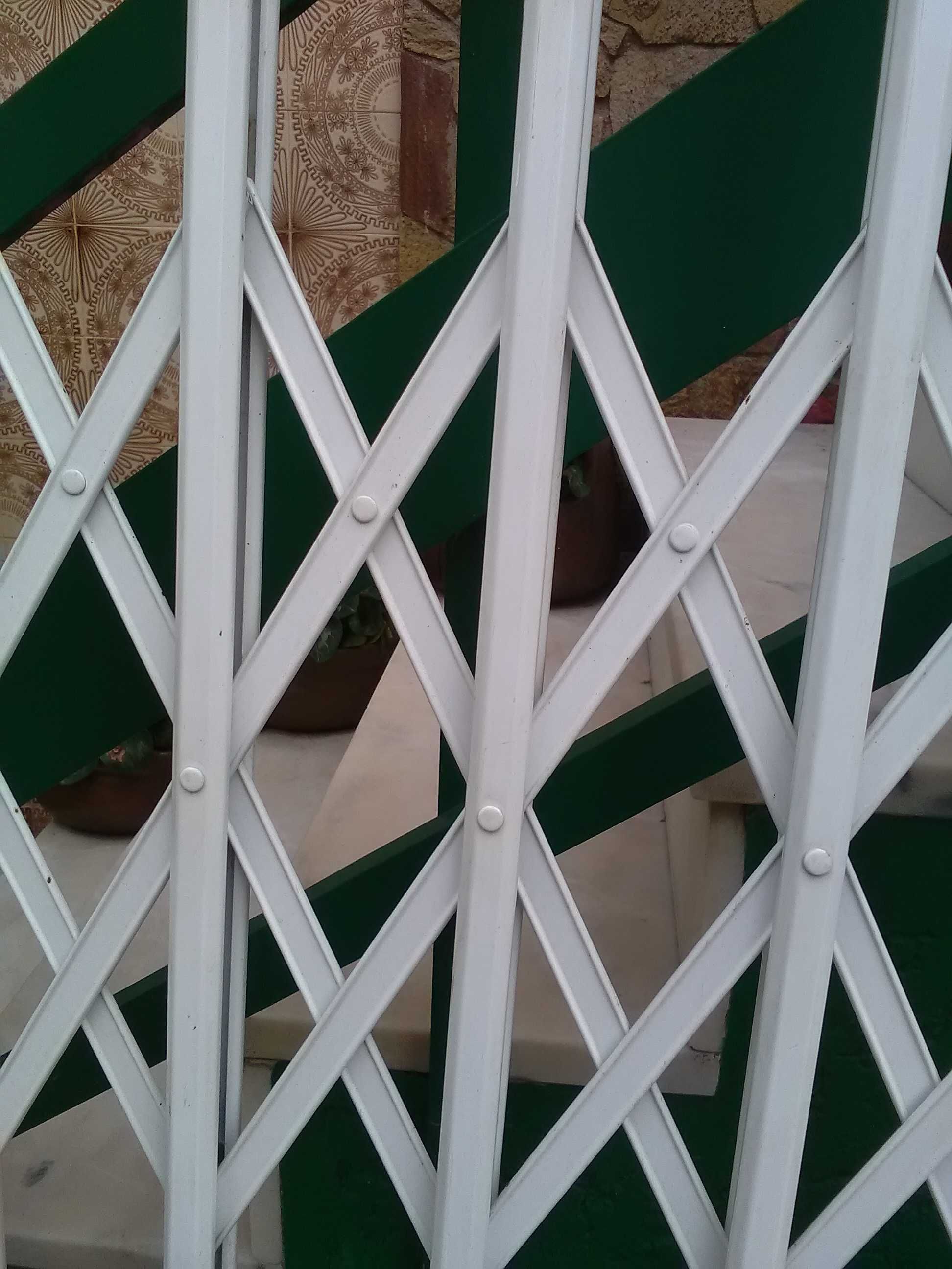 Grade de proteção  para loja ou para casa nova com chaves