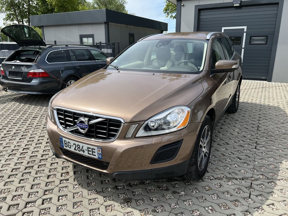 Volvo xc60 / 2010 / 2.0 Diesel / Xenon / Telewizory / Skóra /