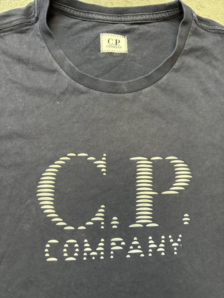 футболка c.p. Compani рефлективне лого