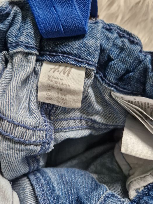 Spodnie jeansowe H&M z regulacją w pasie i szelkami r 68