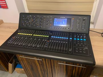 Midas M32 + Case na kołach (lepsza wersja Behringer X32)