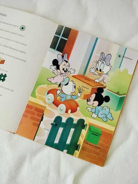 Brincando com as palavras Em casa Disney • Porto editora