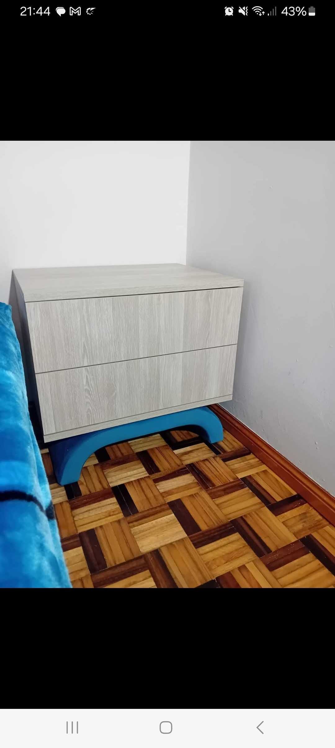 Cama ,mesa cabeceira,puff