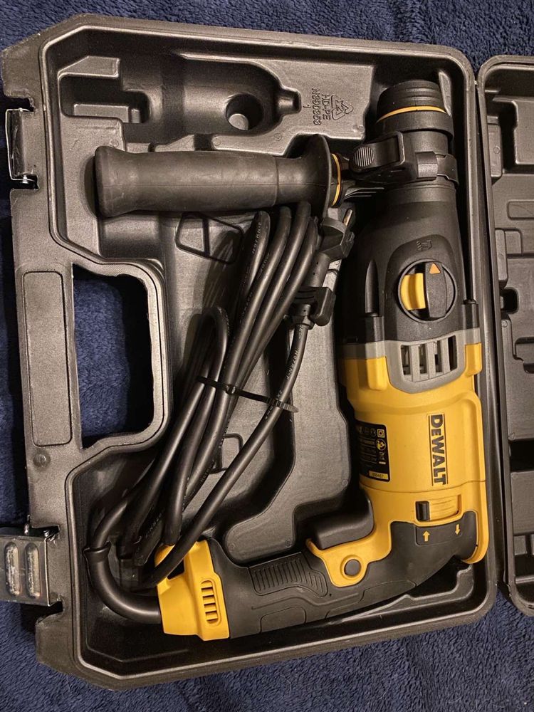 Перфоратор DeWALT D25143K (900 Bт, 3,2Дж)