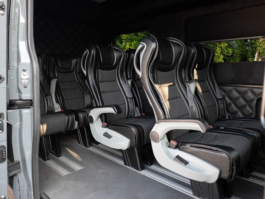 Wynajem VIP busa 9-osobowego Renault Master 2025r.