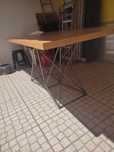 Mesa de madeira, urgente