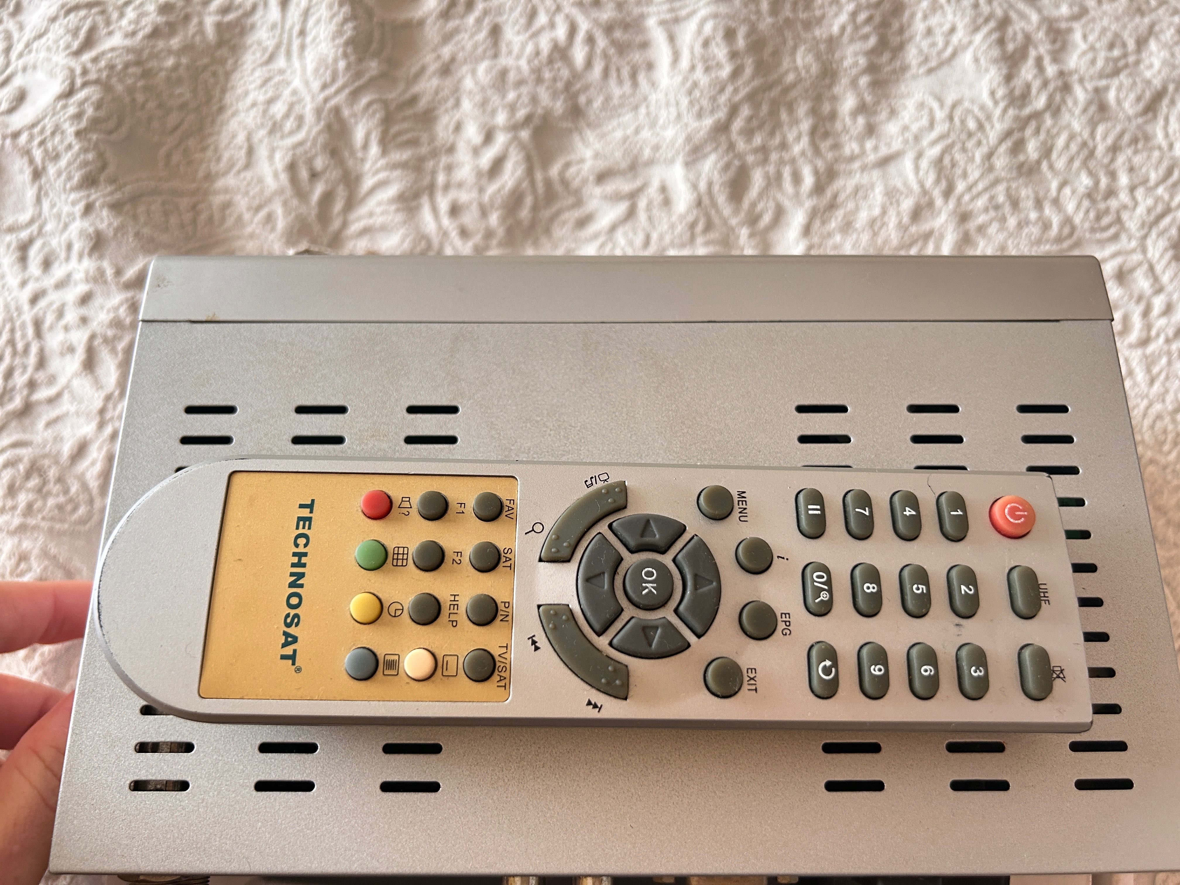 Супутниковий ресивер technosat 4100c