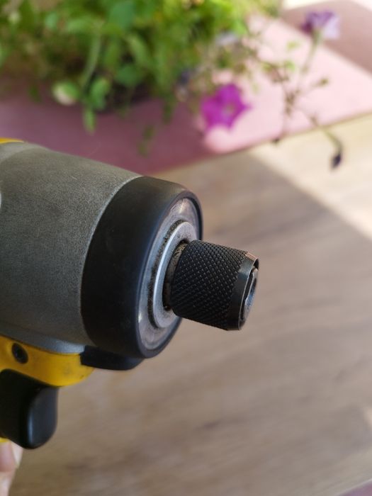 Ударный винтоверт Dewalt dcf 815
