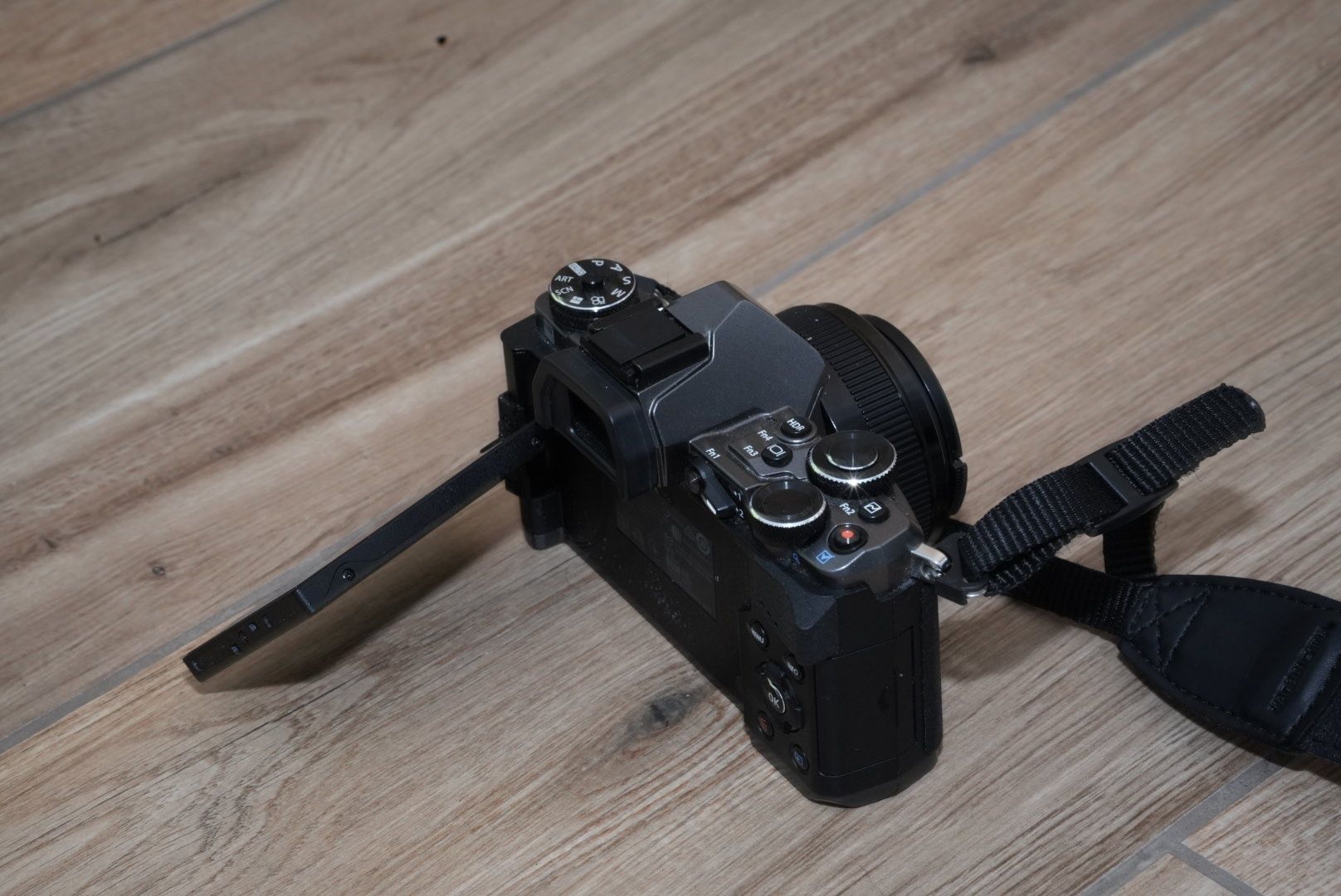 Olympus OM-D E-M5 Mark II Tytan zestaw z obiektywami i bateriami