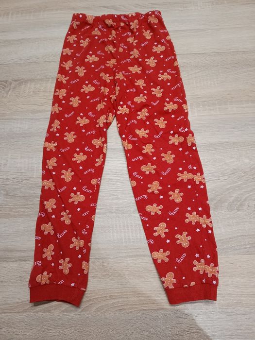 Piżama z motywem świątecznym Sinsay w rozmiarze 134
Używana, w