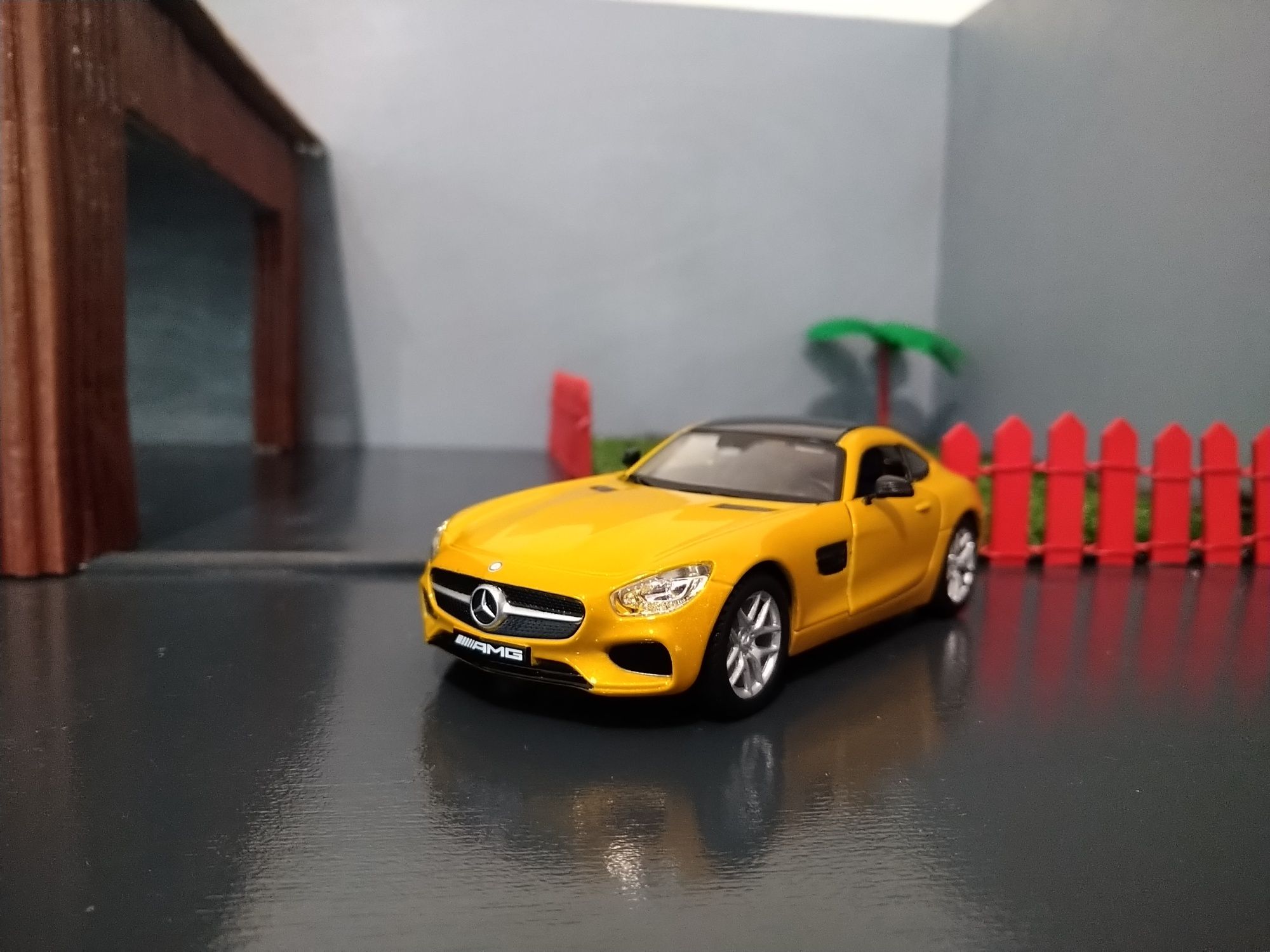 Mercedes AMG GT - Bburago 1/32