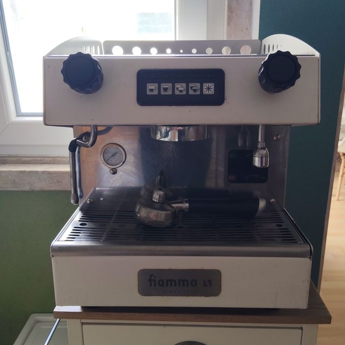 Máquina de café Fiamma e moinho Casadio