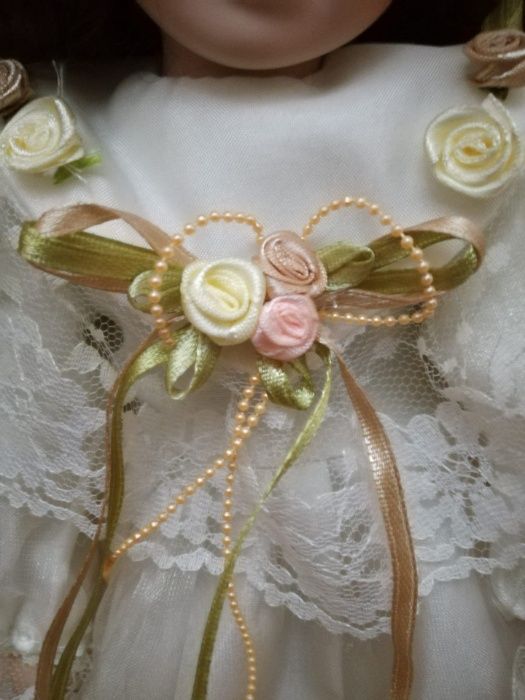 Vende-se Boneca de Porcelana