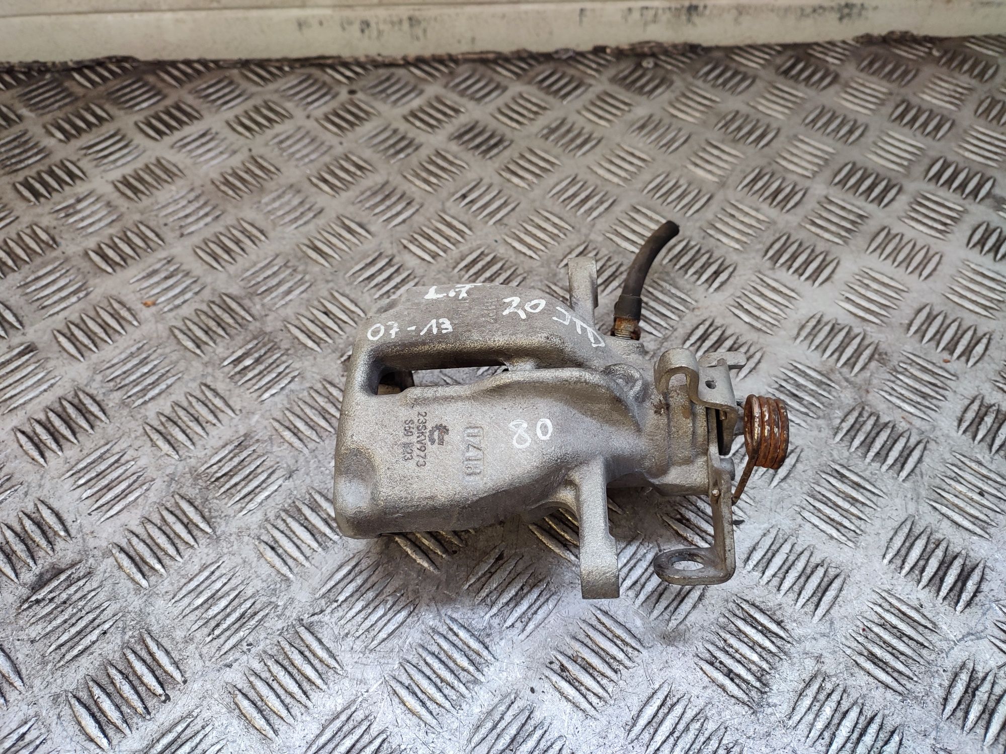 Fiat Scudo II 2.0 JTD 07-13r zacisk hamulcowy lewy tył tylny