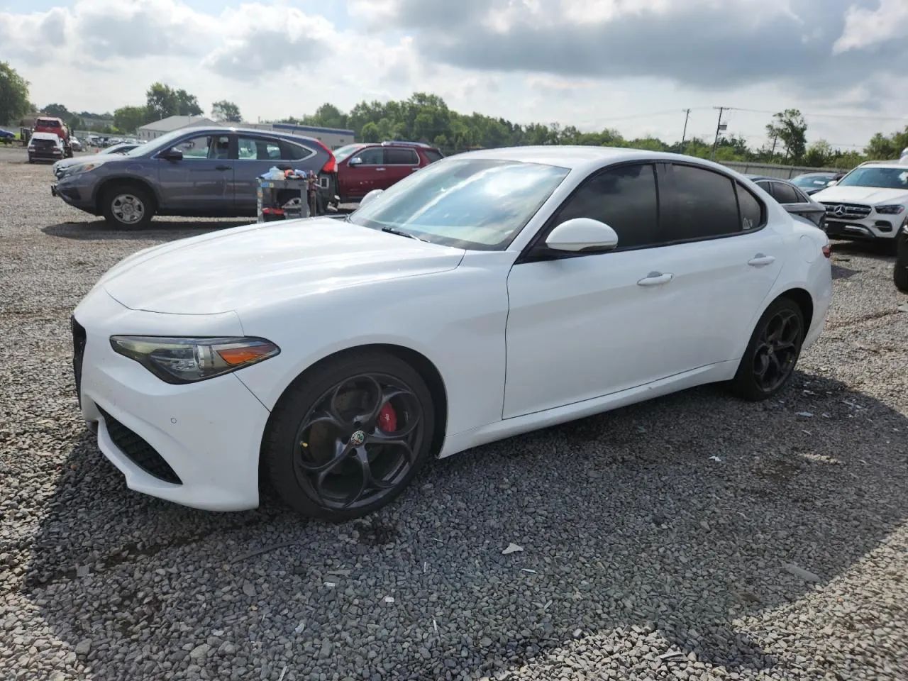 Alfa Romeo Giulia Piękny sedan z małym przebiegiem w transporcie
