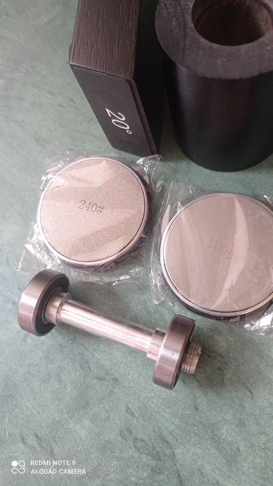 Роликовая точилка для ножей.