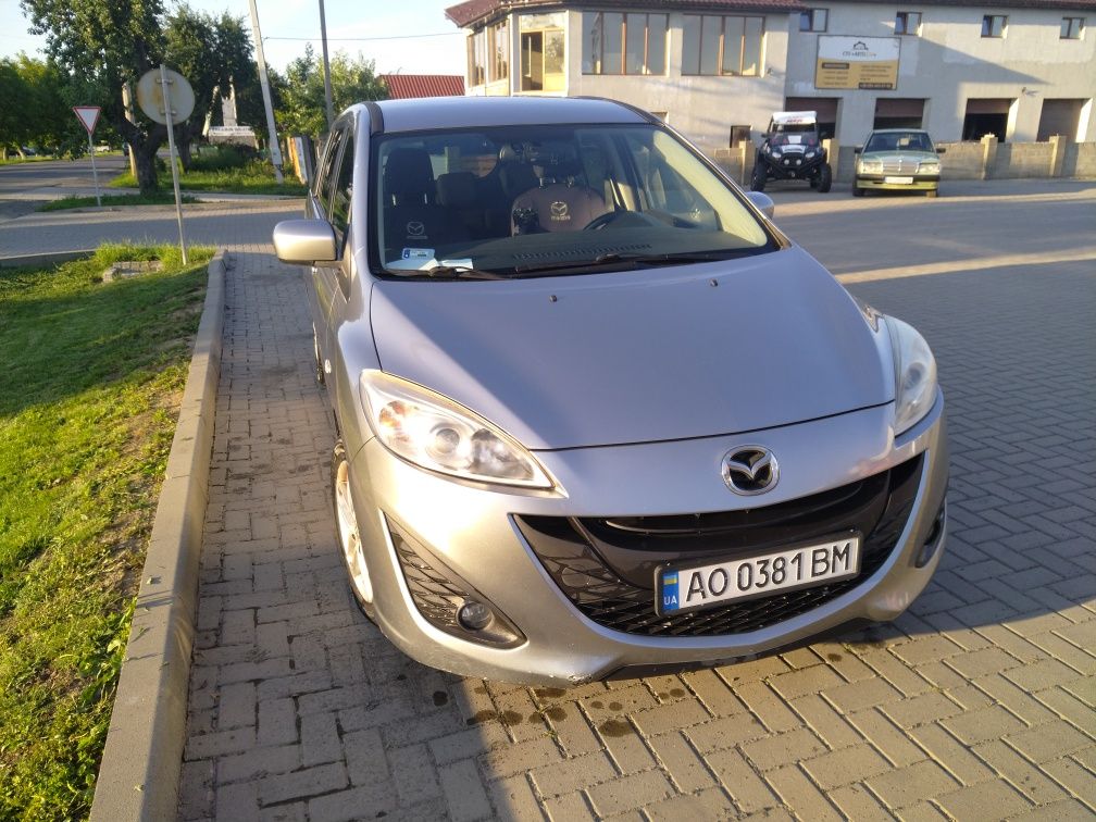 Mazda 5  мінівен