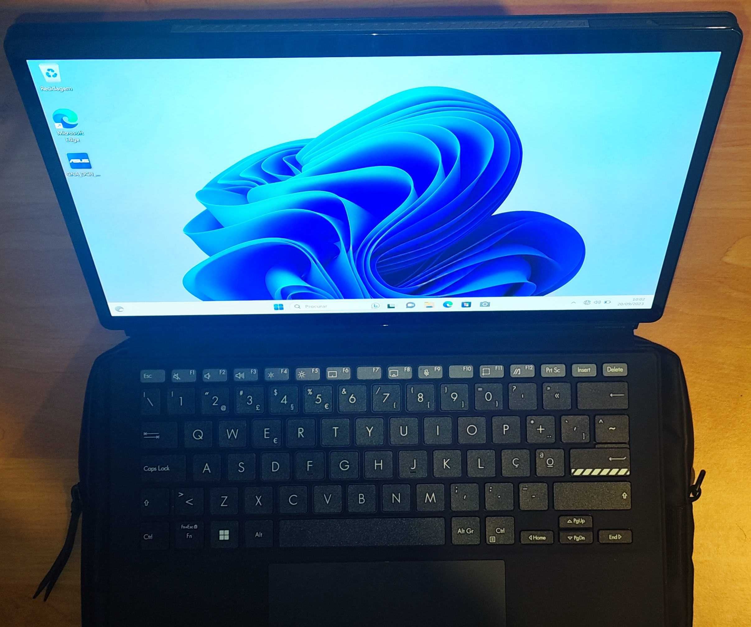 Asus Vivobook 13.3" OLED tablet portátil Windows 11 com capa e estojo