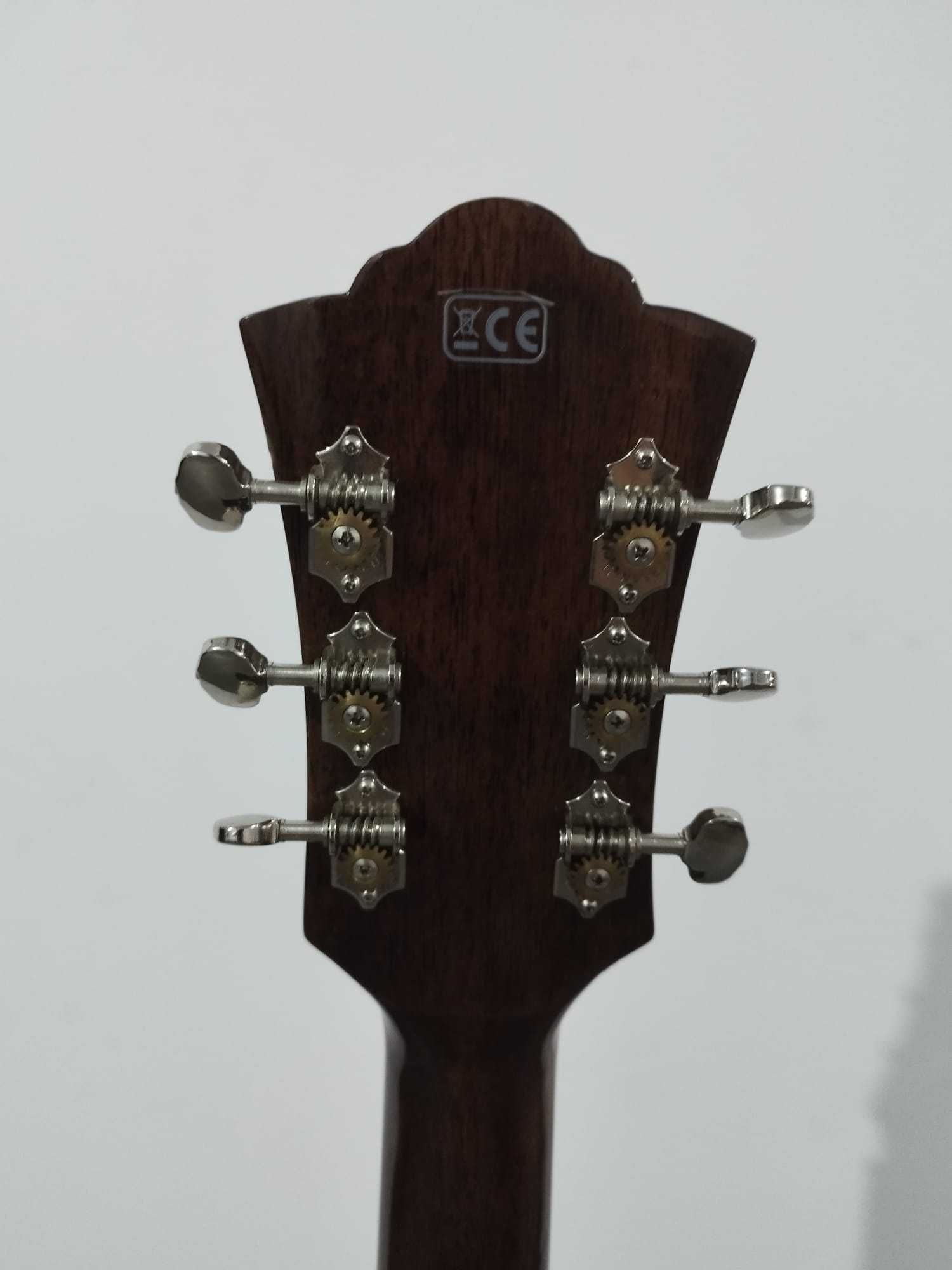 Guitarra acústica GUILD OM-150 CE