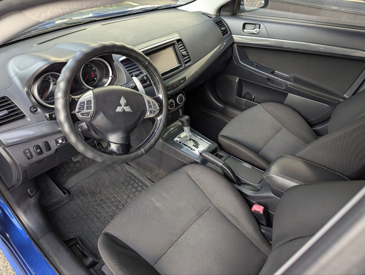 Mitsubishi lancer хетчбек 1.8 АКП газ.