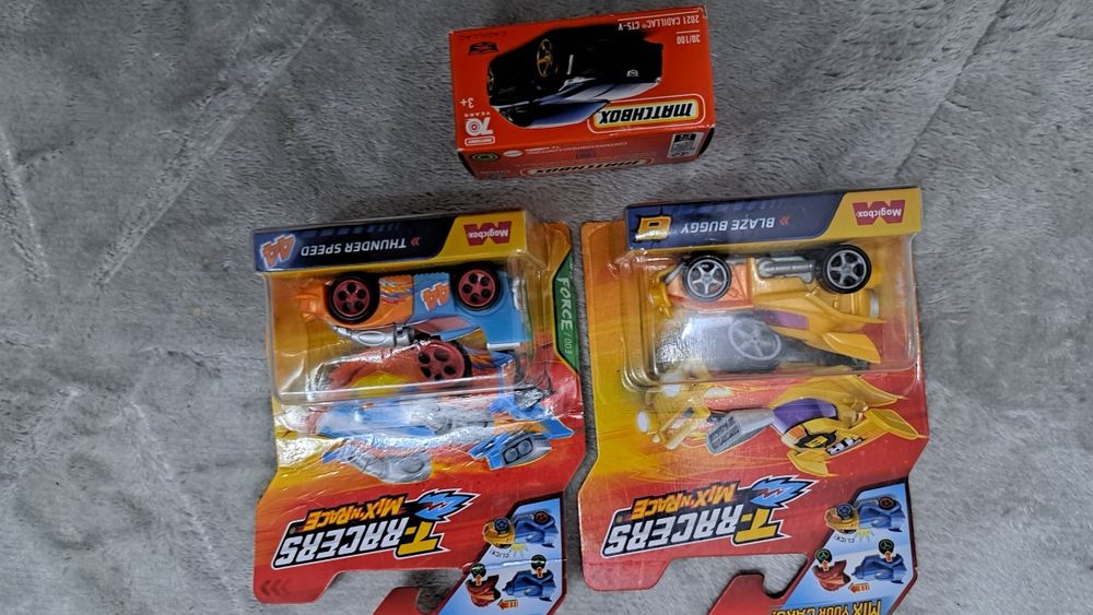 Dwa samochodziki tracers i matchbox