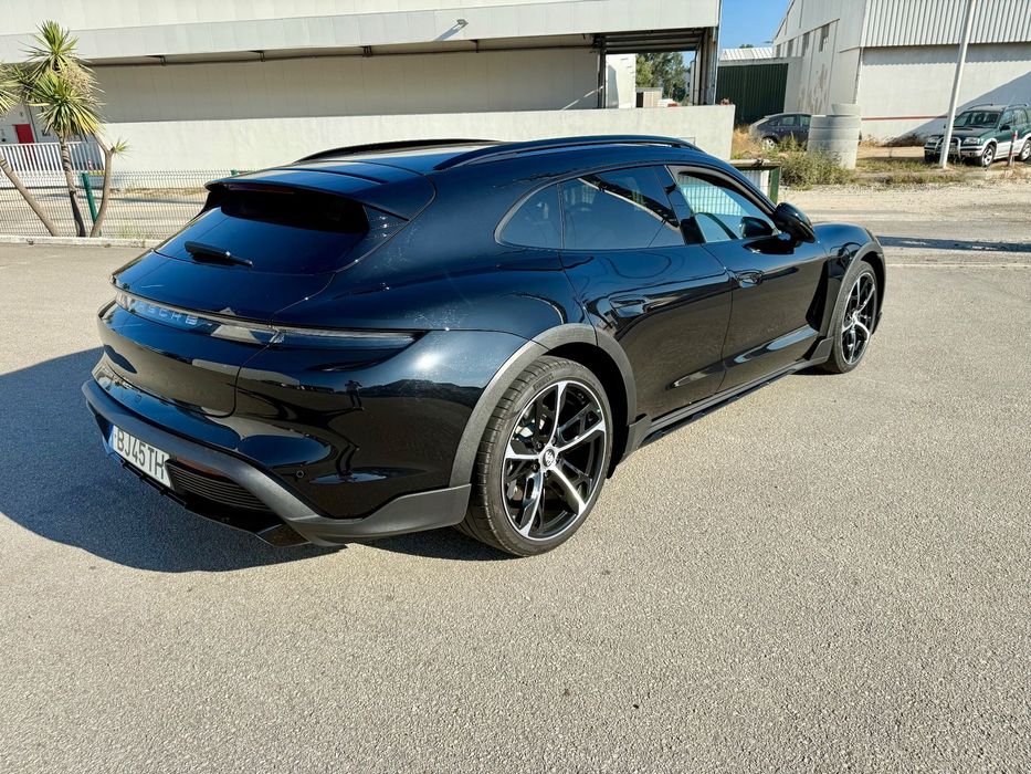 Porsche Taycan Cross Turismo 4